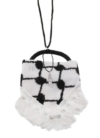 Türanhänger im Kufiya Design – Auto- & Wohn-Deko | Hoor Al Ayn