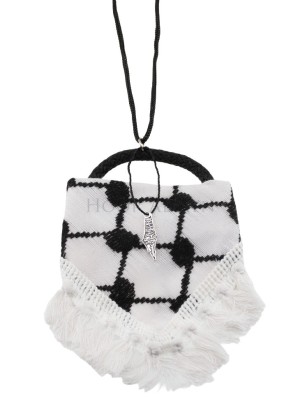 Türanhänger im Kufiya Design – Auto- & Wohn-Deko | Hoor Al Ayn