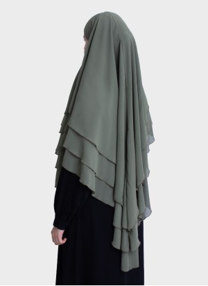 Dreilagiger Chiffon Khimar mit elegantem Fall | Hoor Al Ayn